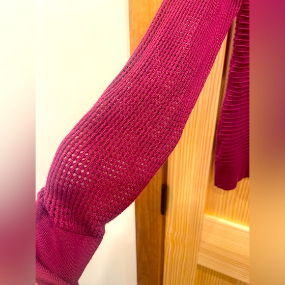 Guess - Burgundy Long Sleeve Shirt size Small - Picture 4 of 5